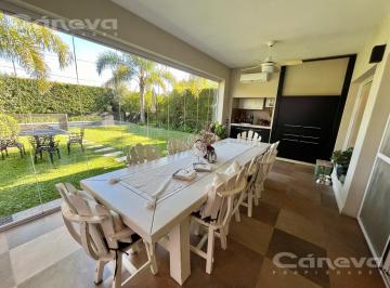 Casa · 180m² · 5 Ambientes · 2 Cocheras · Casa en Habitat Pilar, 4 Dorm., 3 Baños, Jardín, Pileta y Parrilla