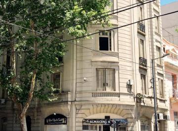 Edificio · 1351m² · Edificio Comercial o de Viviendas. 5 Plantas, 11 Unidades.