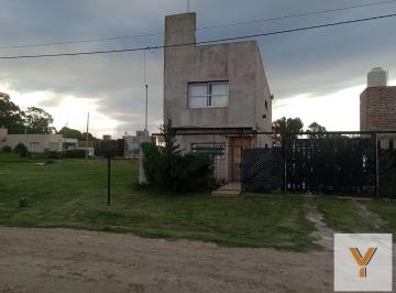 Casa · 72m² · 3 Ambientes · 1 Cochera · Casa en Venta - 2 Dorm. 1 Baño 1 Cochera - 300 m² - Necochea