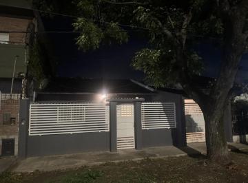 Casa · 130m² · 3 Ambientes · Casa en Venta - 2 Dorm. 1 Baño - Almirante Brown