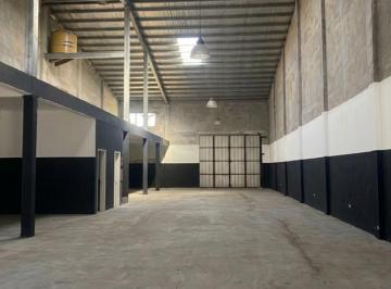 Bodega-Galpón · 260m² · 4 Ambientes · 7 Cocheras · Galpon en Alquiler