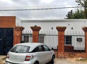 Casa · 85m² · 5 Ambientes · 2 Cocheras · Casa en Alquiler - Villa Elisa