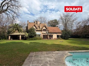Casa · 316m² · 5 Ambientes · Casa en Venta y Alquiler Sobre Lote de Más de 2.500 m² - Excelente Acceso - Bajas Expensas - Pilar