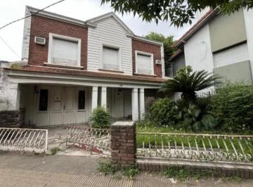 Casa · 180m² · 4 Ambientes · 2 Cocheras · Casa en Venta - 3 Dorm. 2 Baños - 260 m² - Ramos Mejía