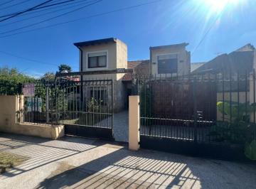 Casa de 4 ambientes, Miramar · Casa con 3 Habitaciones en Venta en La Azucena, Apto Credito