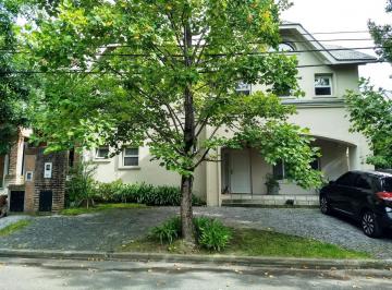 Casa · 240m² · 5 Ambientes · 3 Cocheras · Casa - San Isidro Labrador