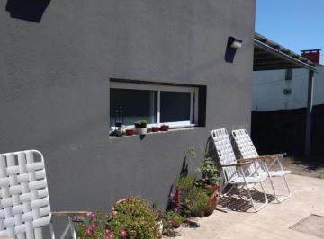 Casa · 60m² · 3 Ambientes · 1 Cochera · Casa en Alquiler Temporario - 2 Dorm. 2 Baños - Mar del Plata