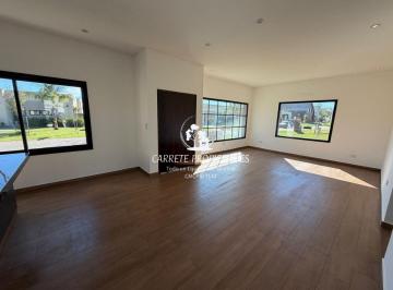 Casa de 4 ambientes, Pilar · Casa en Venta 4 Ambientes y Pileta Amplio Jardín. Barrio San Ramón. Pilar.