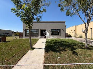 Casa de 4 ambientes, Pilar · Casa en Venta 4 Ambientes y Pileta Amplio Jardín. Barrio San Ramón. Pilar.
