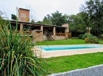 Casa · 157m² · 4 Ambientes · 2 Cocheras · Venta Casa 3 Dorm. en Las Sierras con Pileta