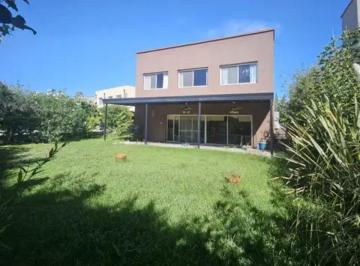 Casa · 150m² · 6 Ambientes · 1 Cochera · Casa en Los Tilos