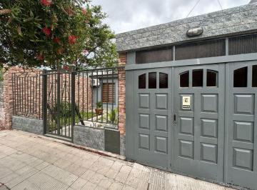 Casa · 129m² · 4 Ambientes · 1 Cochera · Venta Casa Bº Pueyrredon Apta Credito Hipotecario