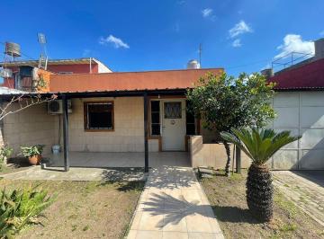 Casa · 80m² · 3 Ambientes · 3 Cocheras · Casa 3 Ambientes Sobre Lote de 10 X 40 en Isidro Casanova