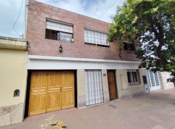 Casa · 205m² · 4 Ambientes · 1 Cochera · Venta Casa 4 Dormi Barrio Maipu Cordoba Escritura