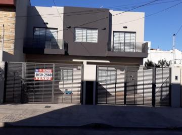 Casa · 110m² · 4 Ambientes · 1 Cochera · Duplex 4 Ambientes de Categoria