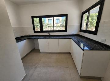 Casa · 150m² · 4 Ambientes · 3 Cocheras · Casa Duplex Lomas de San Isidro 3 Dorm. a Estrenar
