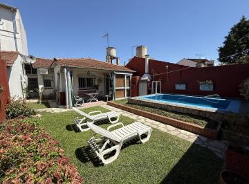 Casa · 160m² · 4 Ambientes · 1 Cochera · Venta Casa 4 Ambientes en Una Sola Planta con Pileta y Jardin en Martinez