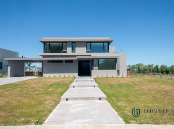 Casa · 390m² · 7 Ambientes · 2 Cocheras · Casa en Venta en Pilará en El Milord - Urdapilleta Propiedades
