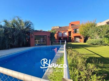 Casa · 216m² · 5 Ambientes · 2 Cocheras · Casa en Venta en Estancias del Pilar, Pilar, G. B. a. Zona Norte