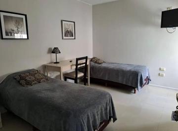 Hotel de 21 ambientes, San Lorenzo · Hotel en Venta