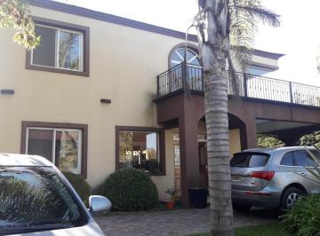 Casa · 335m² · 5 Ambientes · 2 Cocheras · Casa en Club de Campo San Patricio