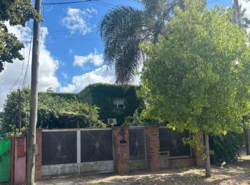 Casa de 4 ambientes, Esteban Echeverría · Hermosa Propiedad en Buena Zona de Luis Guillon en Esquina