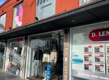 Local comercial · 27m² · Local en Villa Luzuriaga en Inmejorable Ubicacion