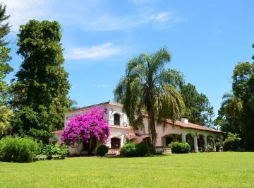 Casa · 283m² · 6 Ambientes · 2 Cocheras · Casa en Venta Estilo Colonial Nueve Mil m de Parque con Pileta en El El Cazador Escobar