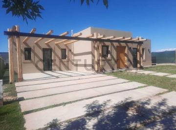 Casa · 225m² · 3 Ambientes · 2 Cocheras · Venta Casa en Carrodilla Lujan
