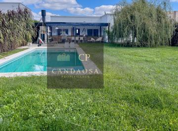 Casa · 125m² · 4 Ambientes · 7 Cocheras · Divina Casa en Venta Barrio San Gabriel, Villa Nueva
