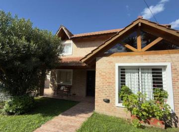 Casa de 4 ambientes, Unquillo · Hermosa Casa a La Venta en Unquillo 3 Dorm