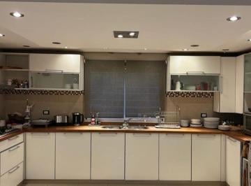 Casa · 330m² · 7 Ambientes · 2 Cocheras · Casa en Valle del Sol
