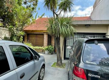 Casa · 158m² · 4 Ambientes · 2 Cocheras · Venta Hermosa Casa con Parque, Pileta y Quincho