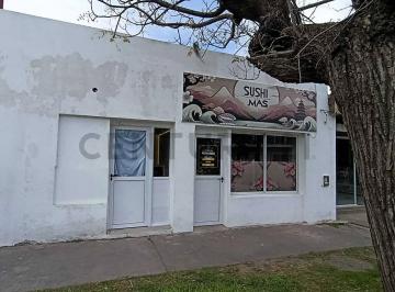 Casa · 80m² · 4 Ambientes · Venta - Casa + 2 Locales Comerciales - Rentabilidad Asegurada.