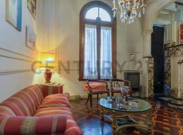 Casa · 178m² · 5 Ambientes · 1 Cochera · En Venta Casa de 4 Dorm. con Cochera, Terraza y Parrilla Mexico Al 4200