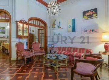 Casa · 178m² · 5 Ambientes · 1 Cochera · Casa en Venta 4 Dorm., Cochera, Terraza y Parrilla Mexico 4200