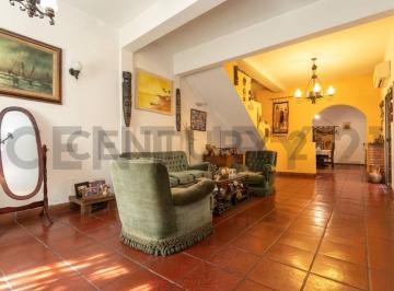 Casa · 249m² · 5 Ambientes · 1 Cochera · Casa de 5 Ambientes en Venta en Almagro Cochera