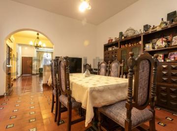 Casa · 249m² · 5 Ambientes · 1 Cochera · En Venta Casa de 5 Ambientes en Almagro con Cochera Mexico Al 4300
