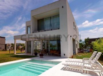 Casa · 180m² · 5 Ambientes · 2 Cocheras · En Venta Casa de 4 Dorm. Barrio Castaños Nordelta