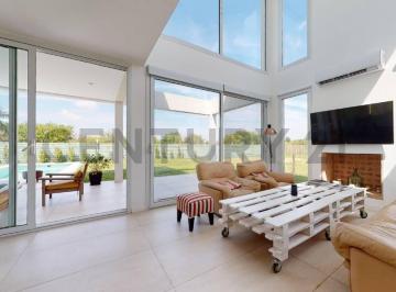 Casa · 180m² · 5 Ambientes · 2 Cocheras · Casa en Venta de 4 Dorm. Castaños Nordelta