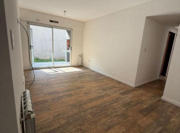 Departamento de 3 ambientes, Lomas de Zamora · Depto 3 Amb con Cochera, Patio y Parque Propio