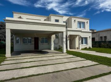 Casa · 300m² · 5 Ambientes · 4 Cocheras · Venta Casa 5 Ambientes en El Tilbury Pilar