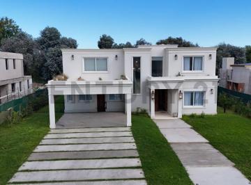 Casa · 300m² · 5 Ambientes · 4 Cocheras · Venta Casa 5 Ambientes en El Tilbury Pilar