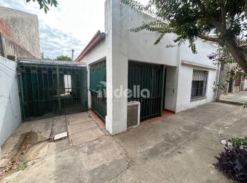 RDP-RDP-926_2 · Casa a Refaccionar Lote de 10 X 35,45 m con Segunda Vivienda y Amplio Jardín