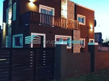 Casa · 220m² · 10 Ambientes · 10 Cocheras · Complejo Turistico con 2 Cabañas de 3 Ambientes Mas 2 Mono Ambientes en Camet Norte a m del Mar