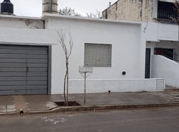 Casa · 120m² · 5 Ambientes · 1 Cochera · Casa 2 Dorm. en Barrio Rosedal