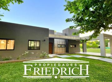 Casa · 130m² · 4 Ambientes · 3 Cocheras · Casa en Venta - Club de Campo El Nacional