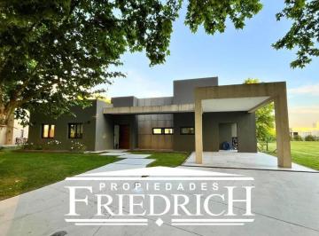 Casa · 130m² · 4 Ambientes · 3 Cocheras · Casa en Venta - Club de Campo El Nacional