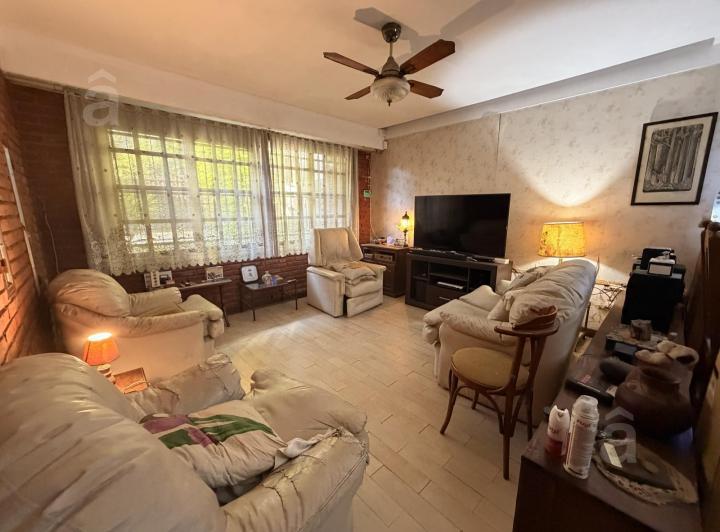 Casa · 243m² · 3 Ambientes · 1 Cochera