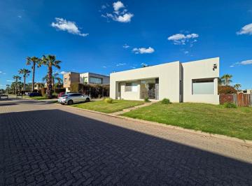 Casa · 170m² · 4 Ambientes · 2 Cocheras · Casa en Venta 3 Dorm. - Miraflores (Funes Hills)
